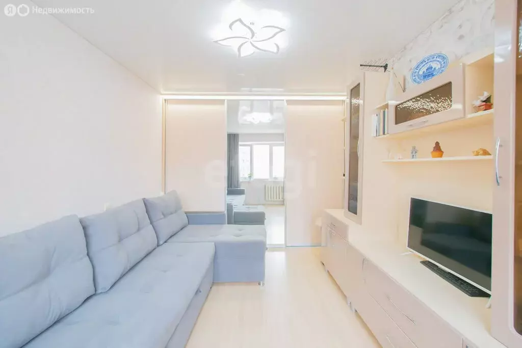 3-комнатная квартира: Тюмень, Минская улица, 5 (55.1 м) - Фото 1