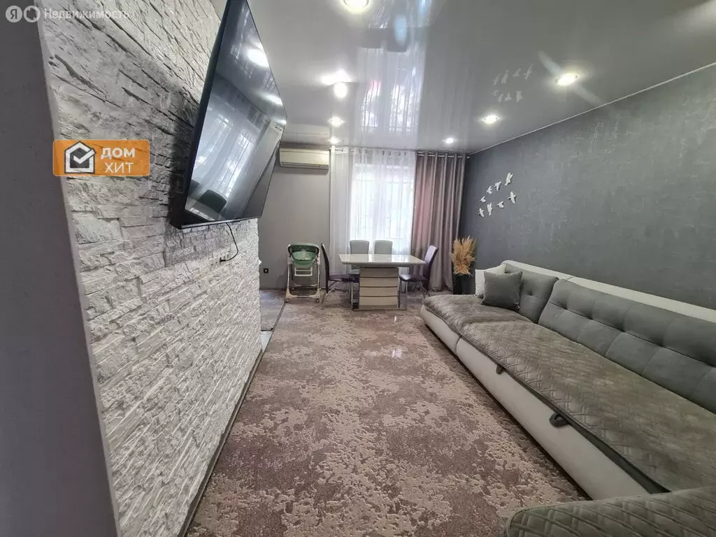 3-комнатная квартира: Симферополь, Эскадронная улица, 3 (68.8 м) - Фото 1