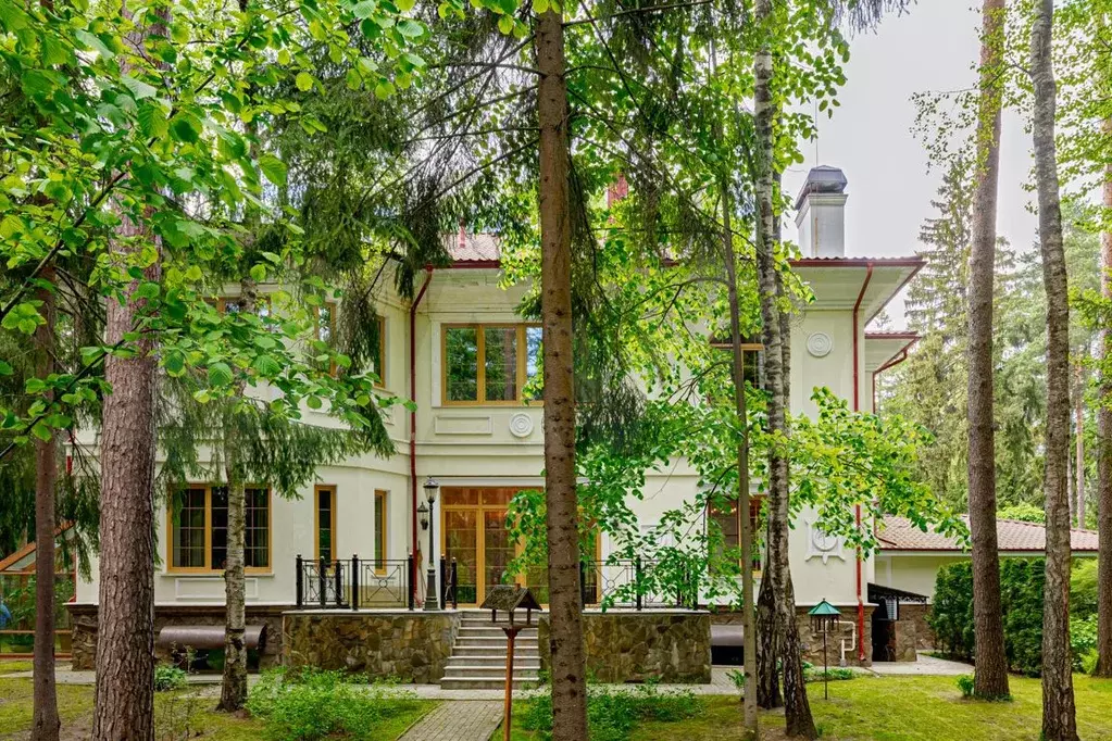 Дом 800 м на участке 55 сот. - Фото 1