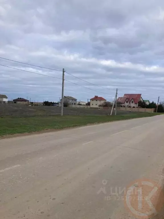 Участок в Крым, Евпатория городской округ, Заозерное пгт ул. Садовая ... - Фото 1