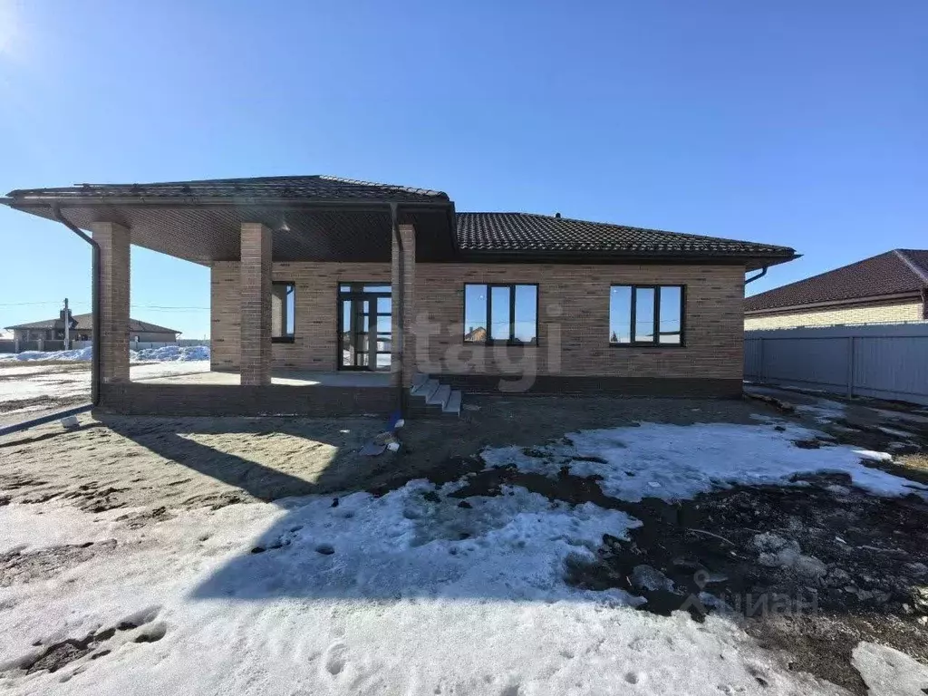 Дом в Курская область, Курский район, Моковский сельсовет, д. 1-я ... - Фото 1