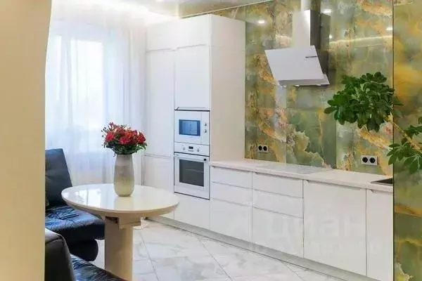 2-к кв. Санкт-Петербург ул. Оптиков, 45к2 (92.5 м) - Фото 0