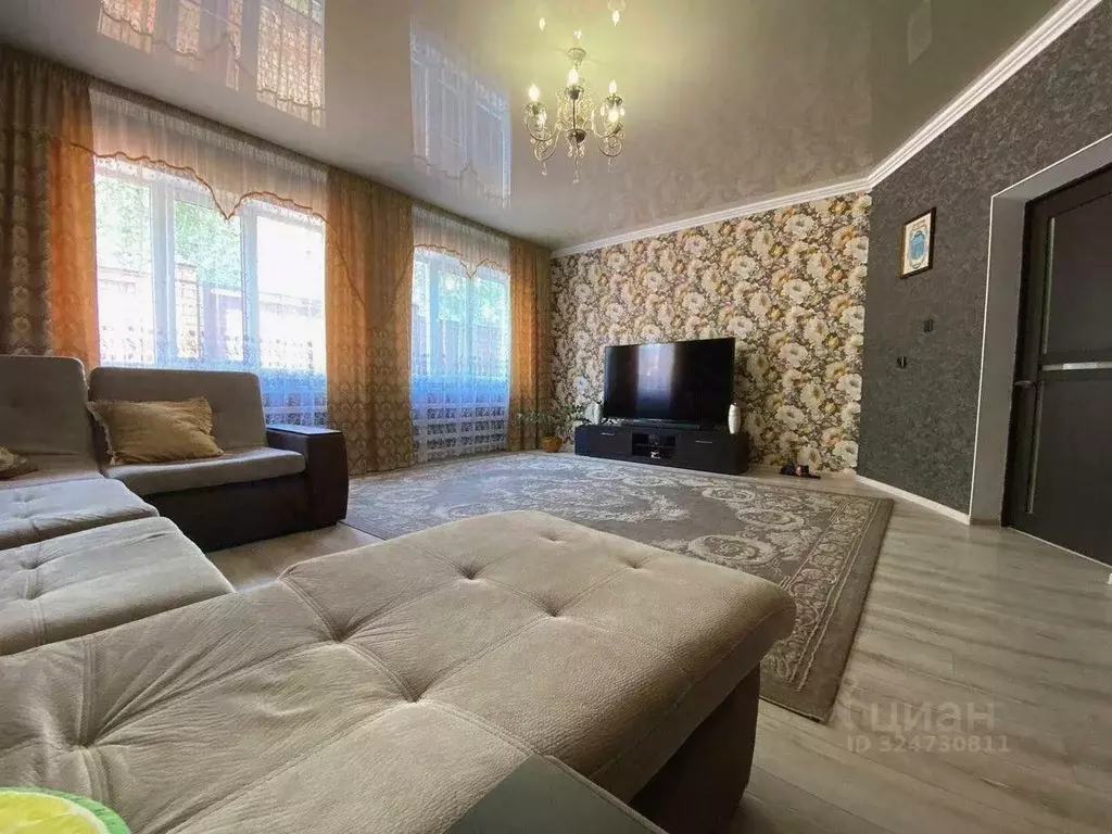 Дом в Краснодарский край, Усть-Лабинск ул. Ленина, 33 (250 м) - Фото 1