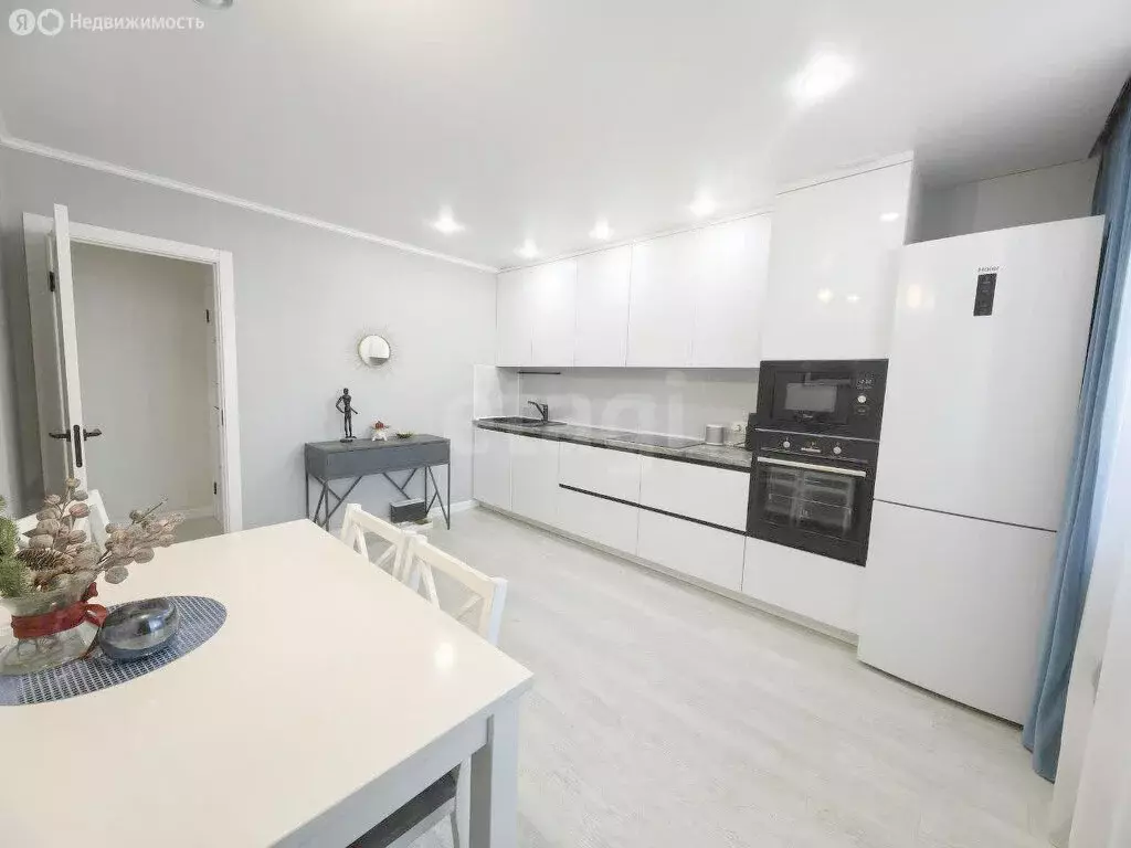 3-комнатная квартира: Тюмень, улица Валентины Трофимовой, 9 (71 м) - Фото 2