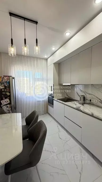 3-к кв. Ханты-Мансийский АО, Нижневартовск ул. Героев Самотлора, 20 ... - Фото 0