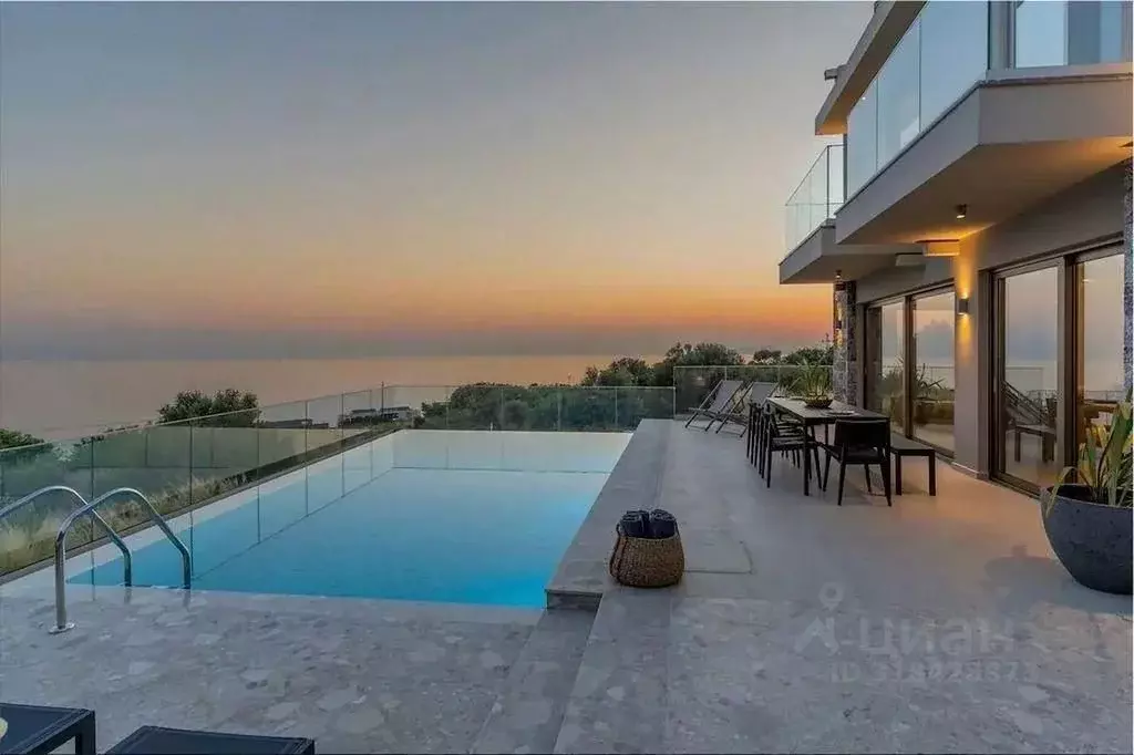 Дом в Краснодарский край, Сочи Сириус пгт, ул. Таврическая (250 м) - Фото 1