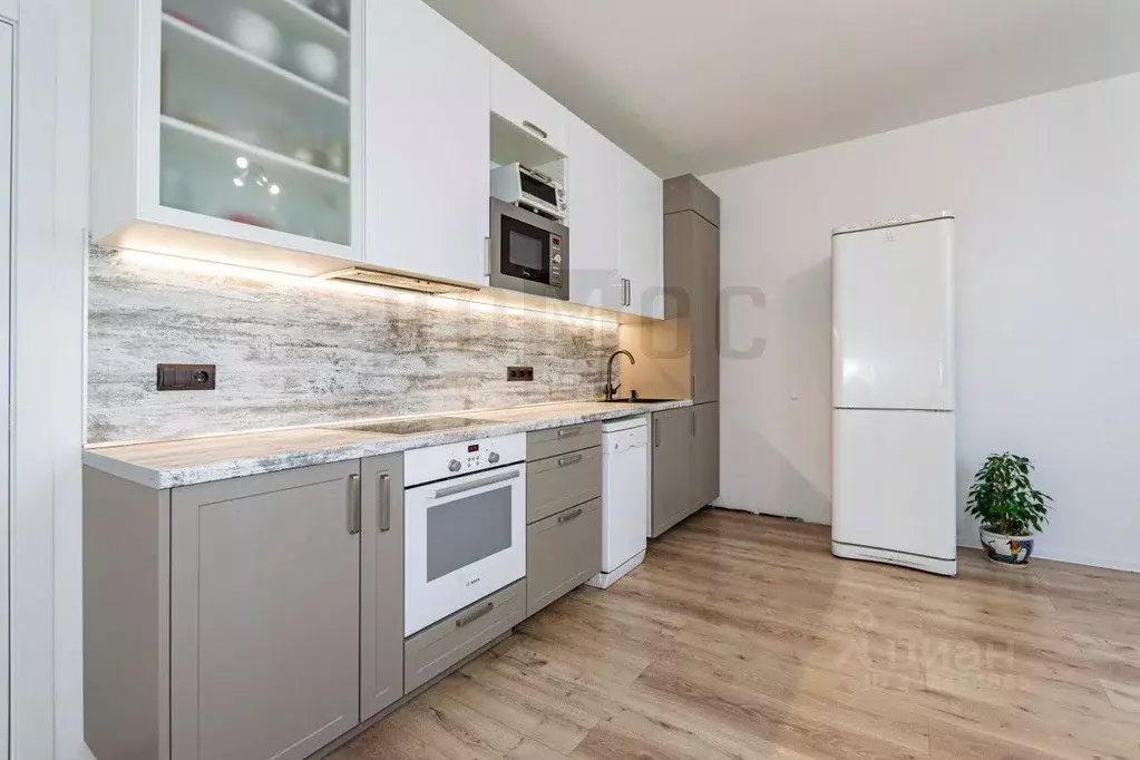 3-к кв. Свердловская область, Екатеринбург ул. Блюхера, 40А (81.1 м) - Фото 2