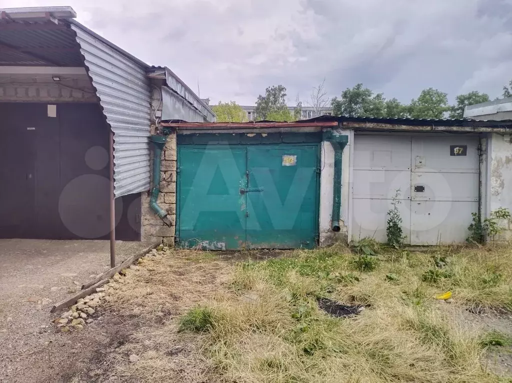 Участок под гараж продаю