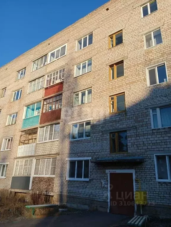 2-к кв. Удмуртия, Камбарка ул. Суворова, 23 (43.0 м) - Фото 0