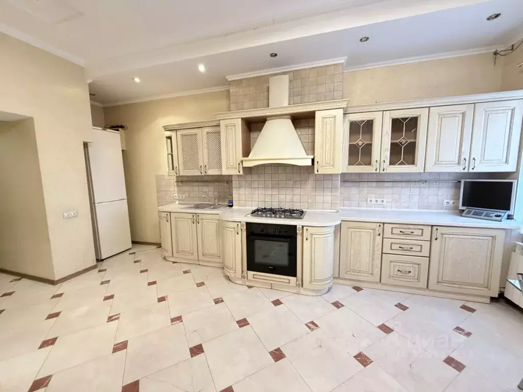 Коттедж в Саратовская область, Энгельс Киевский пер., 3 (180 м) - Фото 1