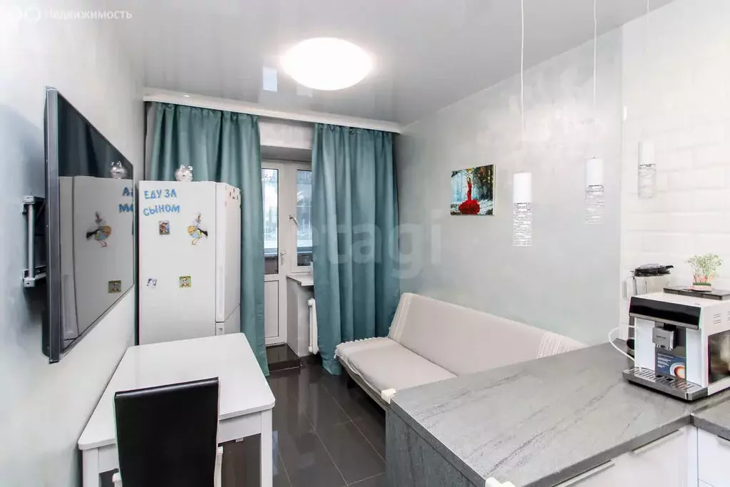 2-комнатная квартира: Тюмень, улица Беляева, 37 (58 м) - Фото 1