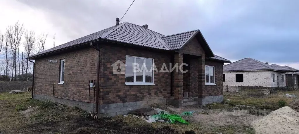 Дом в Белгородская область, Корочанский район, Мелиховское с/пос, с. ... - Фото 1