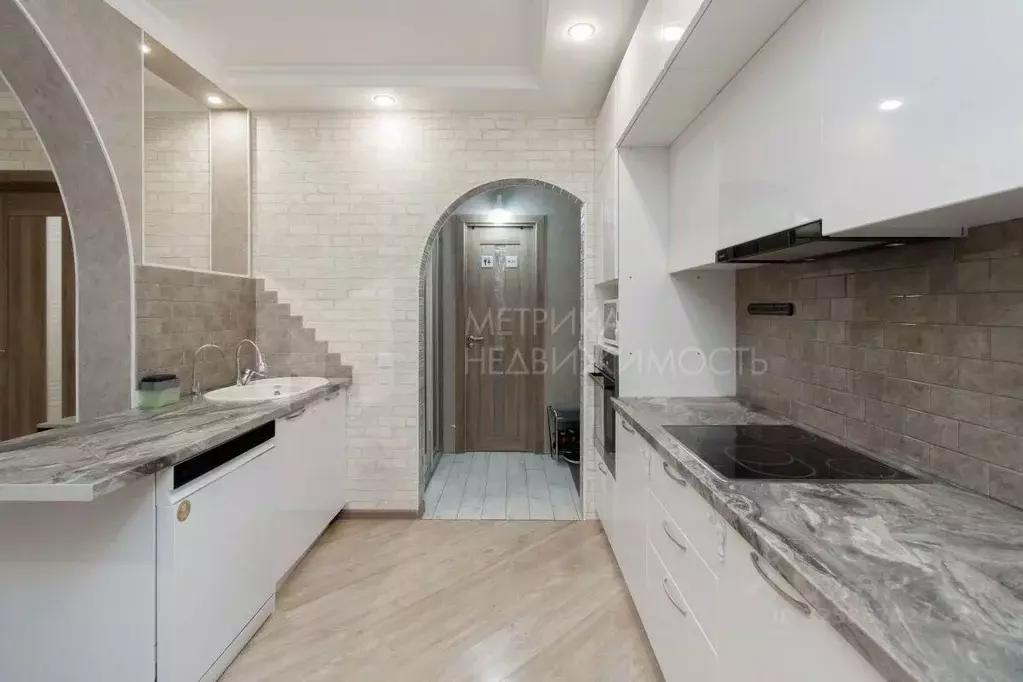 2-к кв. Тюменская область, Тюмень ул. Федюнинского, 58к1 (58.8 м) - Фото 1