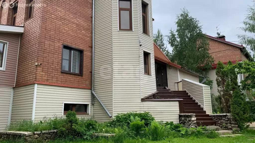 Дом в Сыктывкар, Набережная улица (235.5 м) - Фото 1