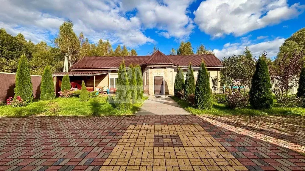 Дом в Калужская область, Перемышльский муниципальный округ, Ахлебинино ... - Фото 1