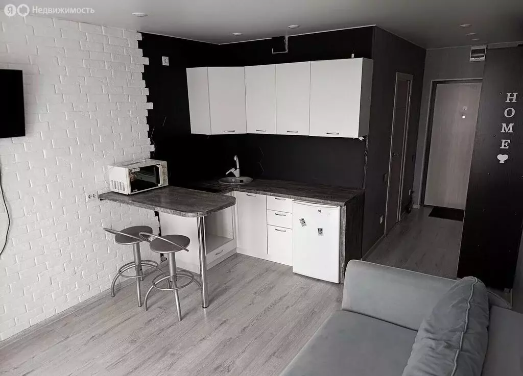 Квартира-студия: Тюмень, улица Тимофея Чаркова, 28 (20.8 м) - Фото 1