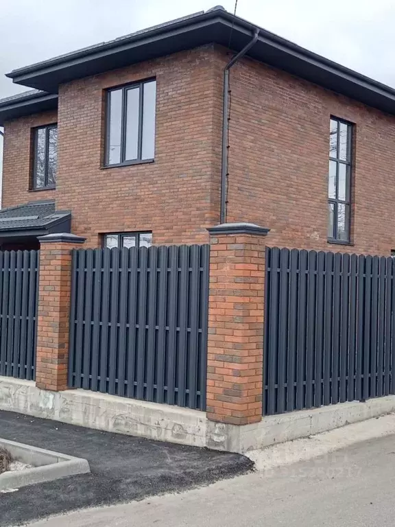 Дом в Ставропольский край, Ставрополь №26 мкр, ул. Сурикова, 45А (180 ... - Фото 1
