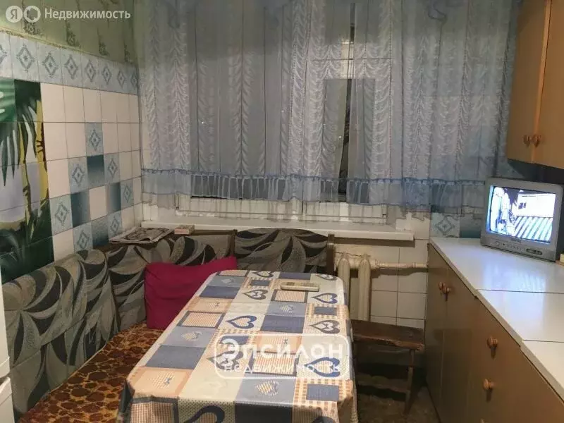 3-комнатная квартира: Курск, улица Крюкова, 16А (59 м) - Фото 0