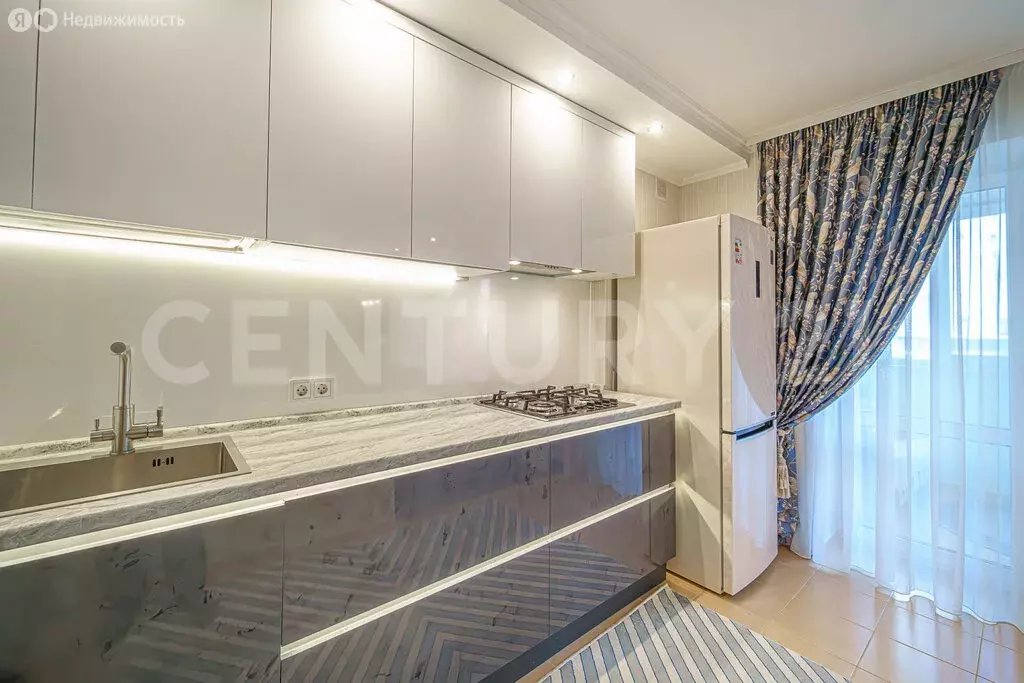 3-комнатная квартира: Пермь, улица Луначарского, 105 (63.4 м) - Фото 1