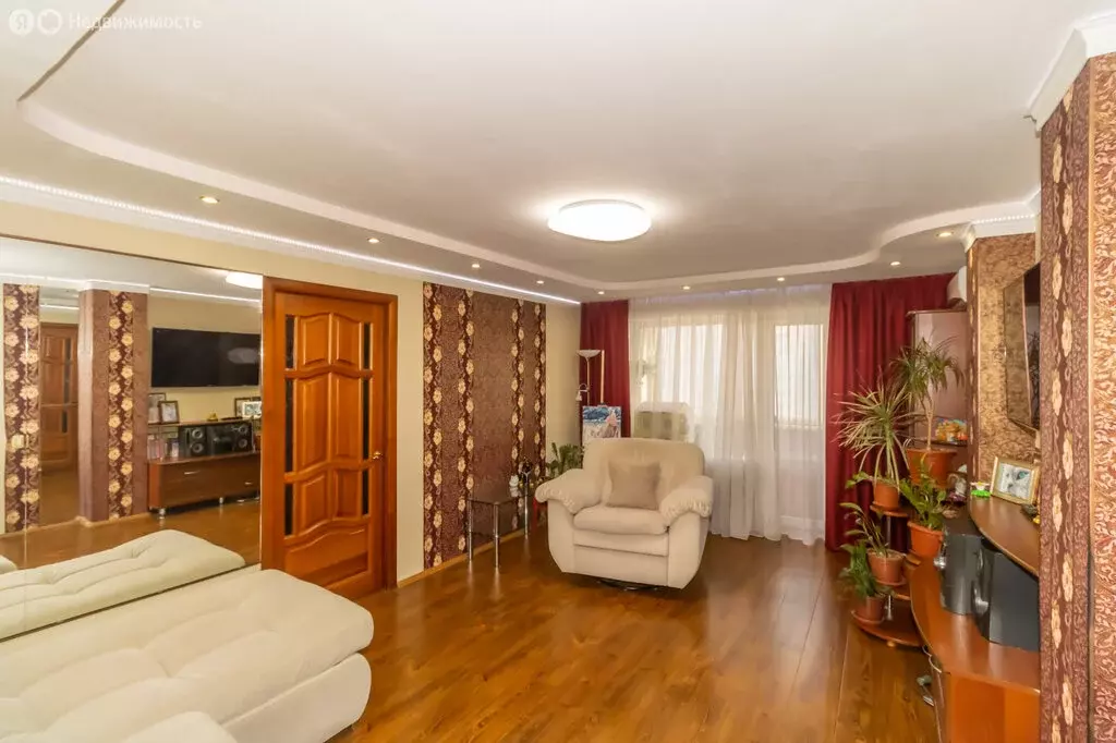 3-комнатная квартира: Челябинск, улица Комарова, 110 (66 м) - Фото 1