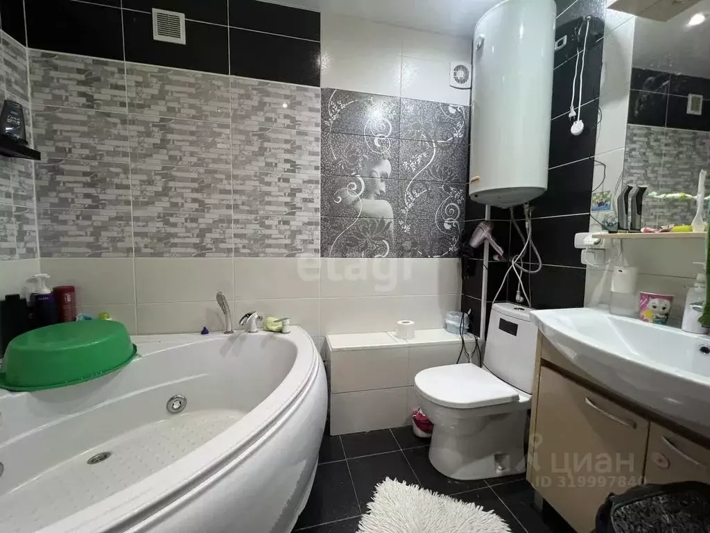 3-к кв. Бурятия, Улан-Удэ Восточный мкр, ул. Чкалова, 1 (72.4 м) - Фото 1