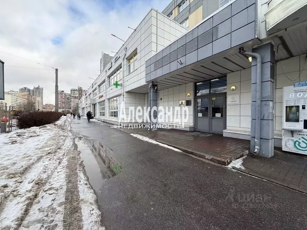 Торговая площадь в Санкт-Петербург ул. Есенина, 5Б (238 м) - Фото 1