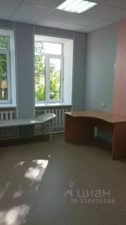 Помещение свободного назначения в Свердловская область, Реж пер. Олега ... - Фото 0