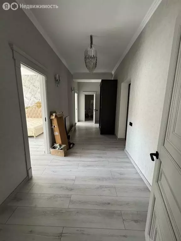 2-комнатная квартира: Карачаевск, улица Семёнова, 8 (90 м) - Фото 1