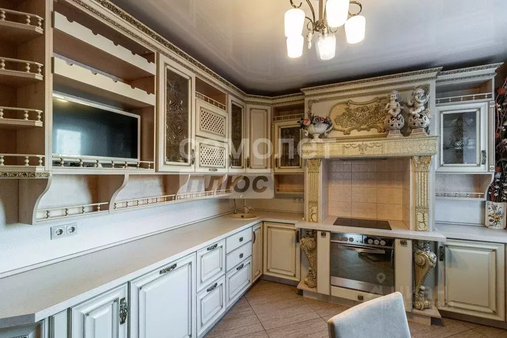 3-к кв. Омская область, Омск просп. Комарова, 16 (88.7 м) - Фото 1