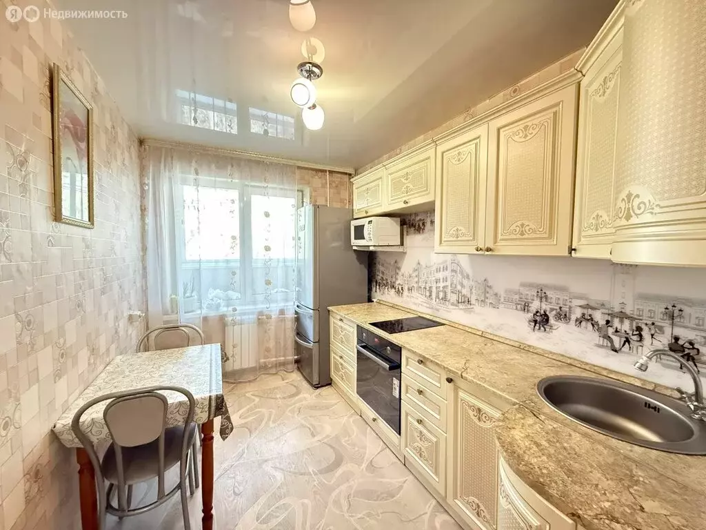 2-комнатная квартира: Белогорск, улица Кирова, 203 (51.7 м) - Фото 0