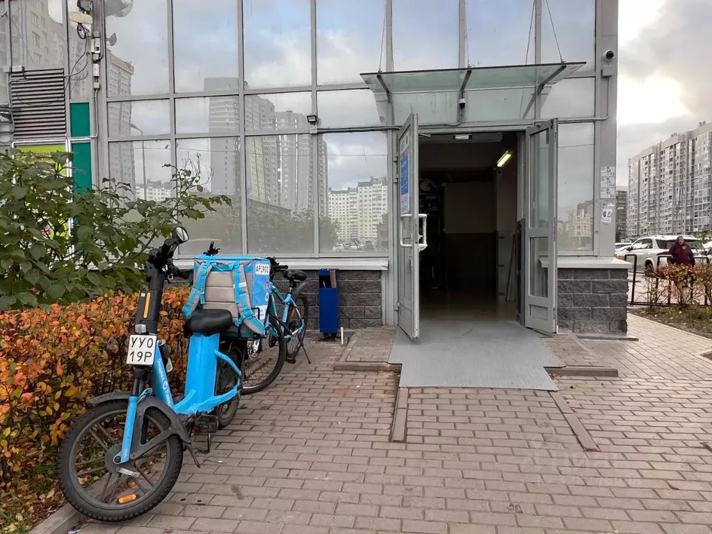 Помещение свободного назначения в Санкт-Петербург ул. Оптиков, 37 (454 ... - Фото 2