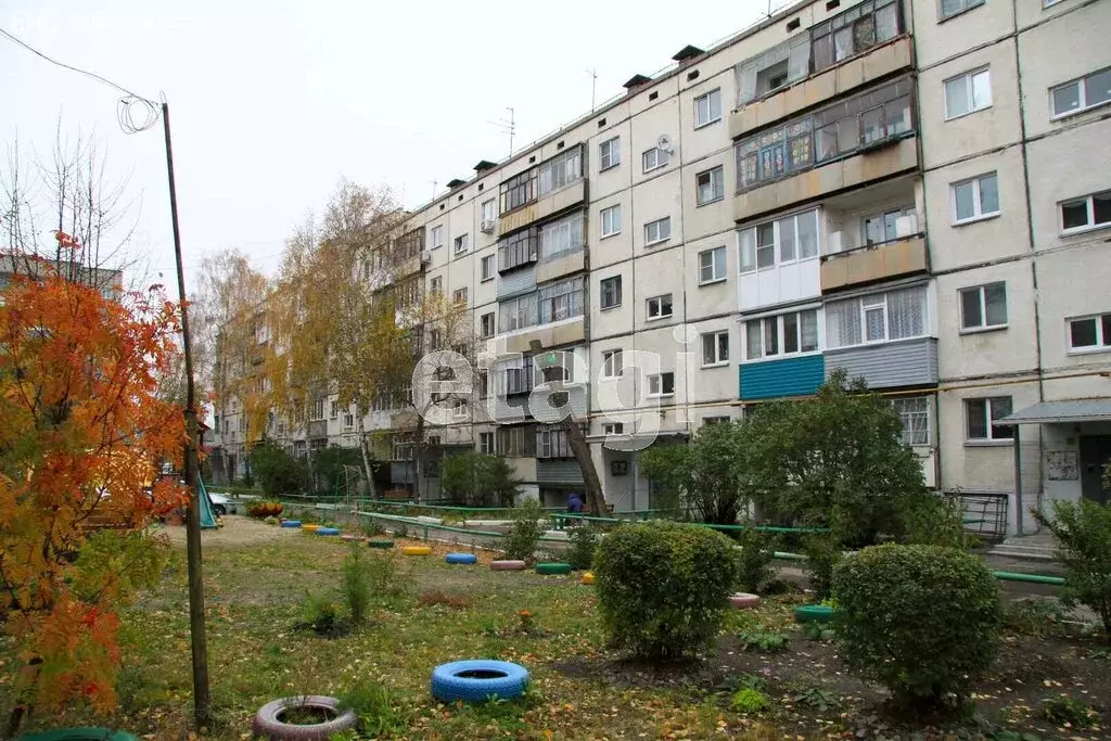 3-комнатная квартира: Курган, улица Радионова, 50 (63 м) - Фото 0