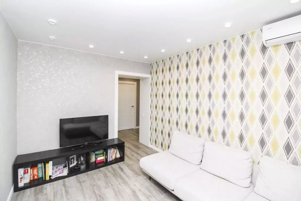 2-к кв. Тюменская область, Тюмень Амурская ул., 39 (76.1 м) - Фото 2