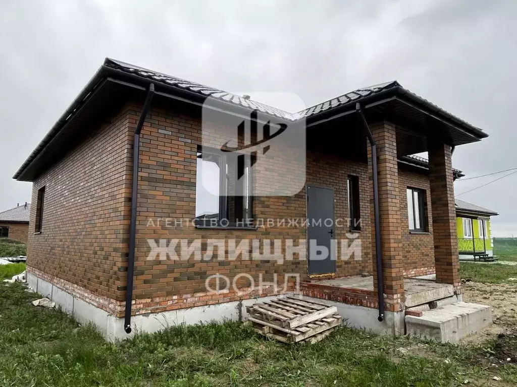 Дом в Саратовская область, Энгельсский район, Новопушкинское ... - Фото 1