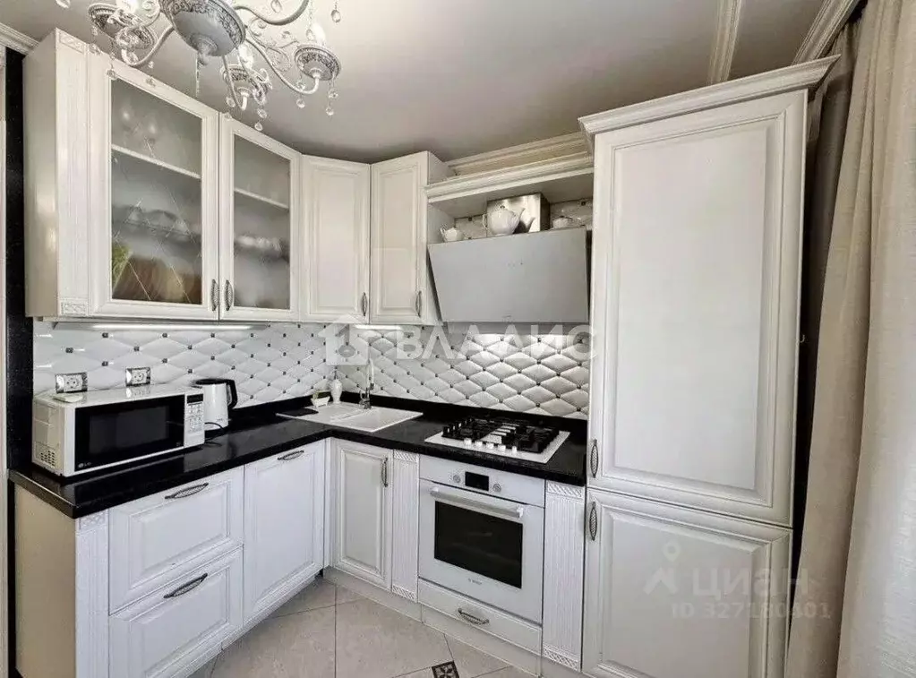 3-к кв. Белгородская область, Белгород ул. Буденного, 13 (72.0 м) - Фото 0