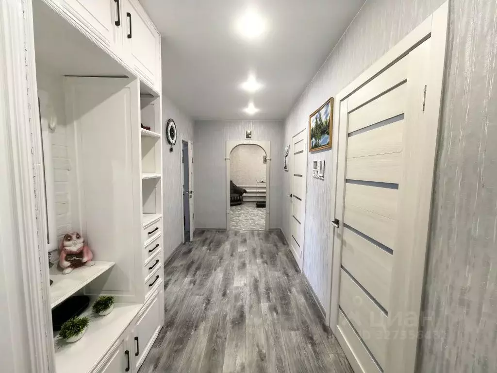 Дом в Омская область, Русская Поляна рп ул. Савасюка, 5 (94 м) - Фото 1