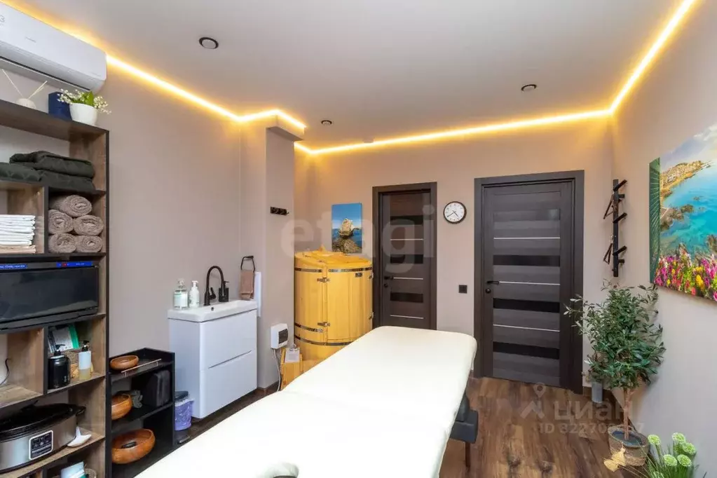 Помещение свободного назначения в Тюменская область, Тюмень ул. ... - Фото 1