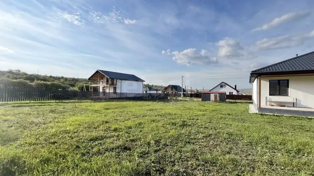 Участок в Крым, Симферопольский район, с. Доброе ул. Яблоневая (6.4 ... - Фото 1