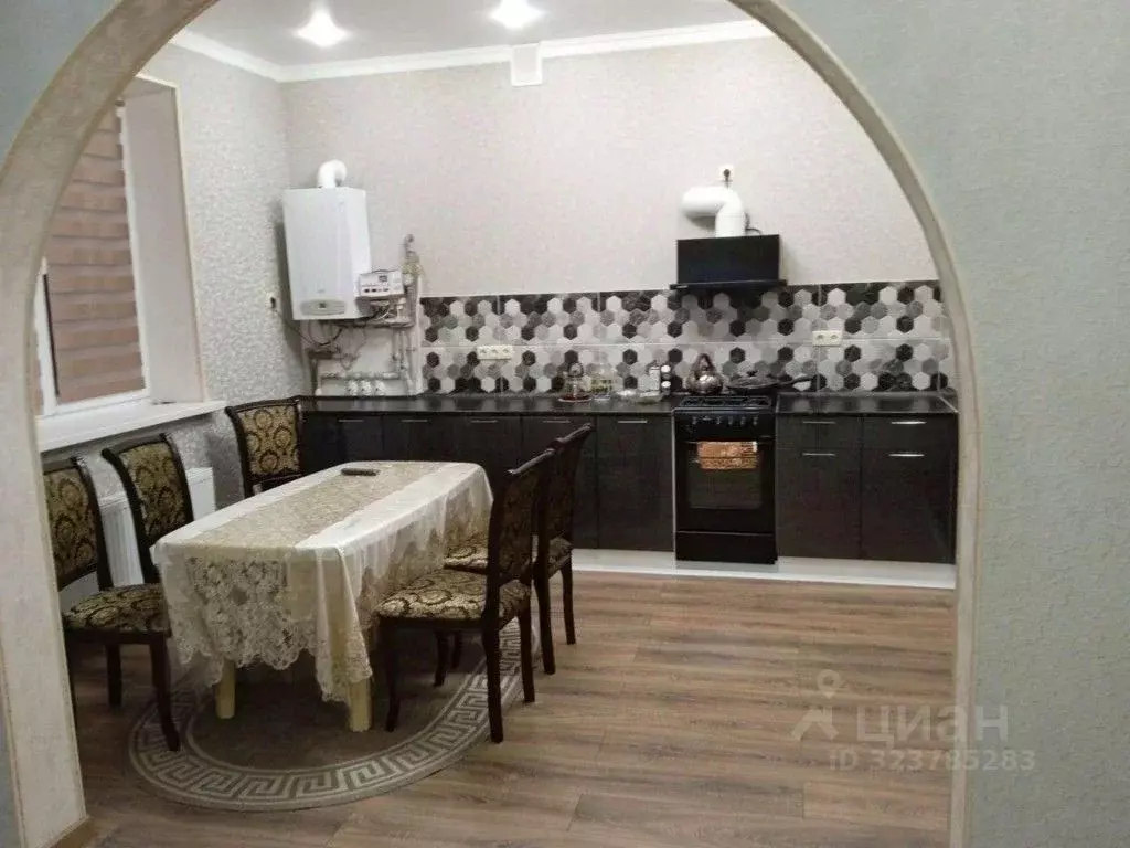 Дом в Крым, Симферопольский район, Чистенское с/пос, с. Фонтаны ул. ... - Фото 1