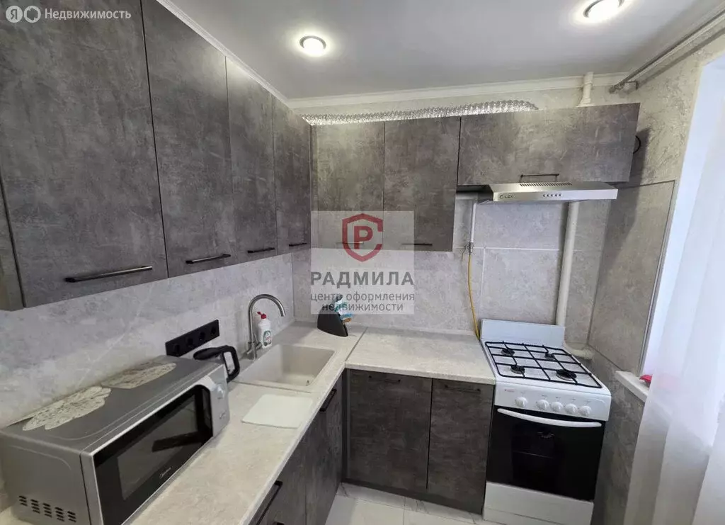 4-комнатная квартира: посёлок городского типа Зеленоградский, ... - Фото 1