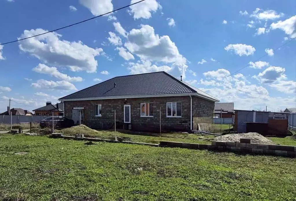 Дом в Белгородская область, Строитель Яковлевский городской округ, ул. ... - Фото 1