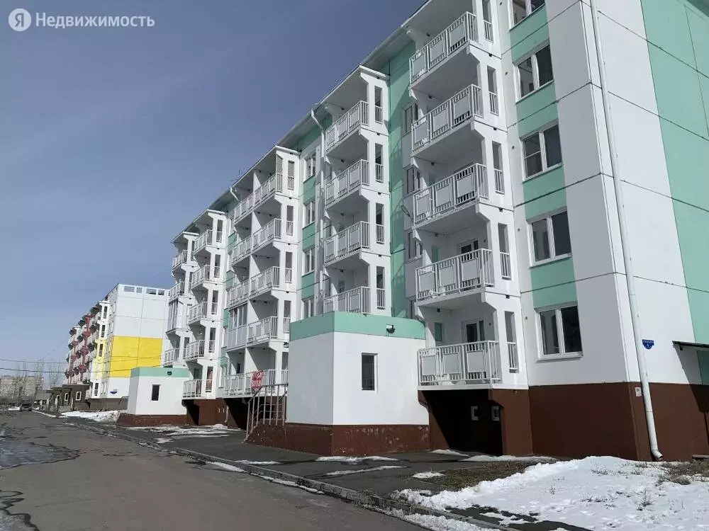 3-комнатная квартира: Омск, улица Виталия Суровикина, 4 (66.8 м) - Фото 0