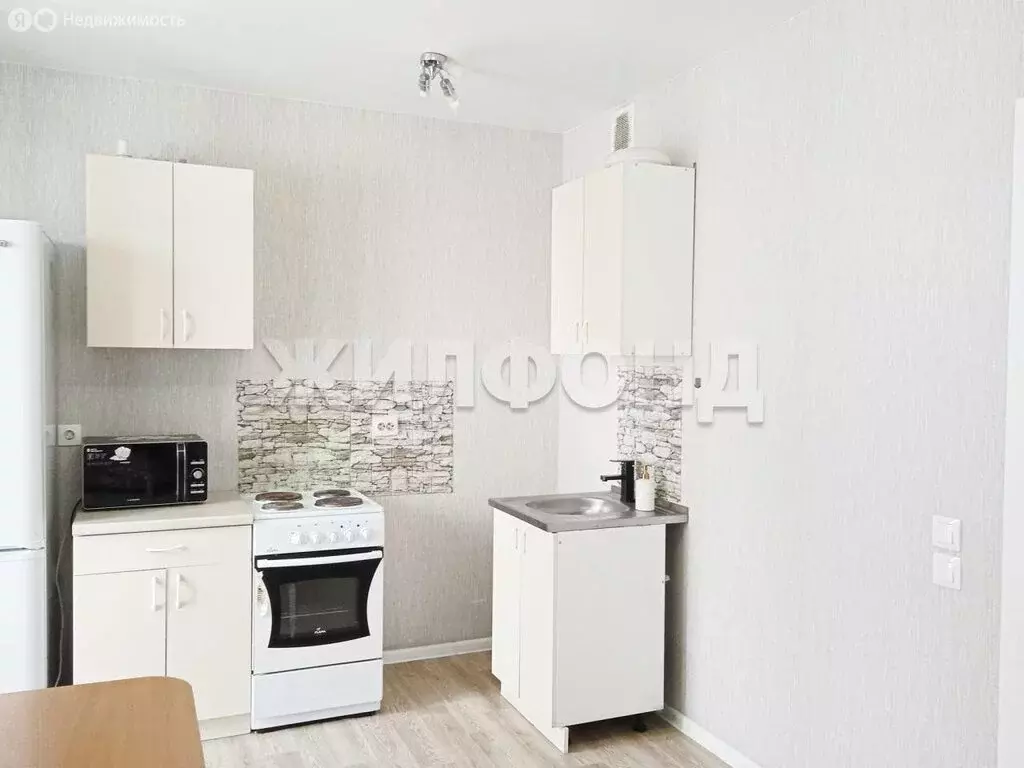 Квартира-студия: Новосибирск, улица Ивана Севастьянова, 10 (28.6 м) - Фото 2