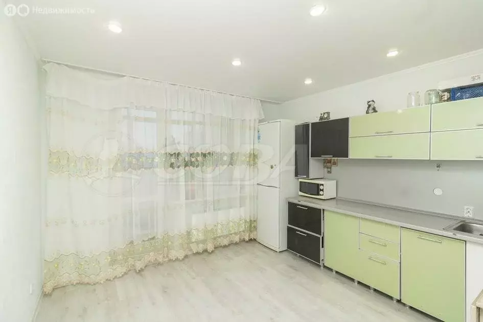 2-комнатная квартира: Тюмень, улица Федюнинского, 56к1 (68 м) - Фото 2