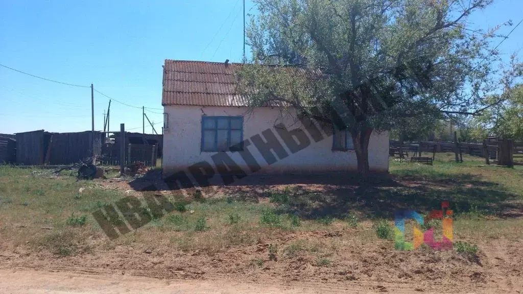 Дом в Калмыкия, Юстинский район, Харбинское с/мо, с. Харба ул. Т. ... - Фото 2