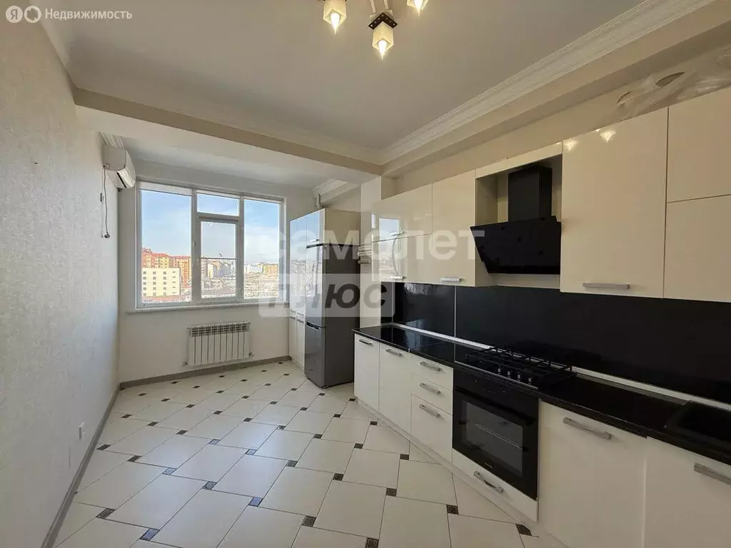 3-комнатная квартира: Махачкала, улица Эльзы Ибрагимовой, 27В (90 м) - Фото 2