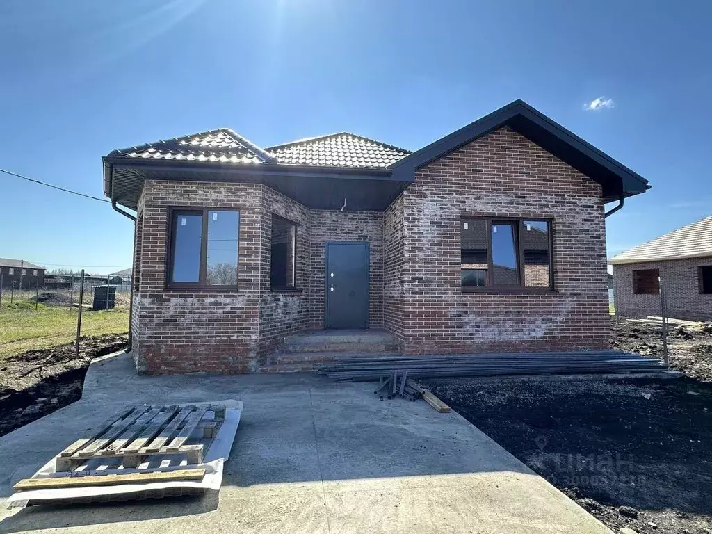 Дом в Краснодарский край, Динской район, Новотитаровская ст-ца ул. ... - Фото 1