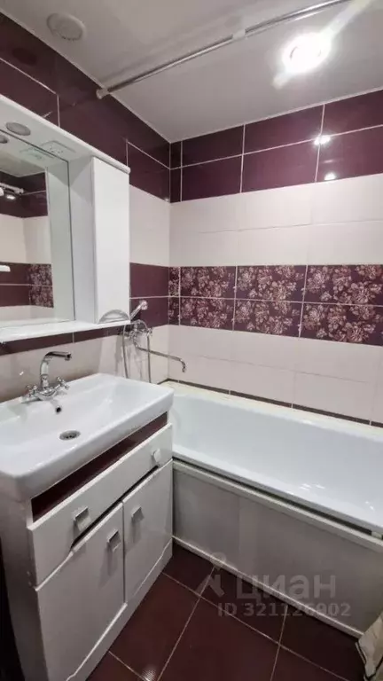 3-к кв. Курская область, Курск просп. Хрущева, 25 (59.4 м) - Фото 0
