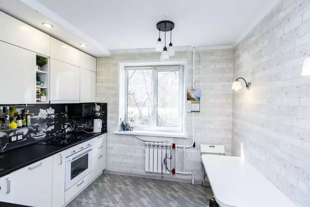 2-к кв. Тюменская область, Тюмень ул. Немцова, 41 (49.7 м) - Фото 0