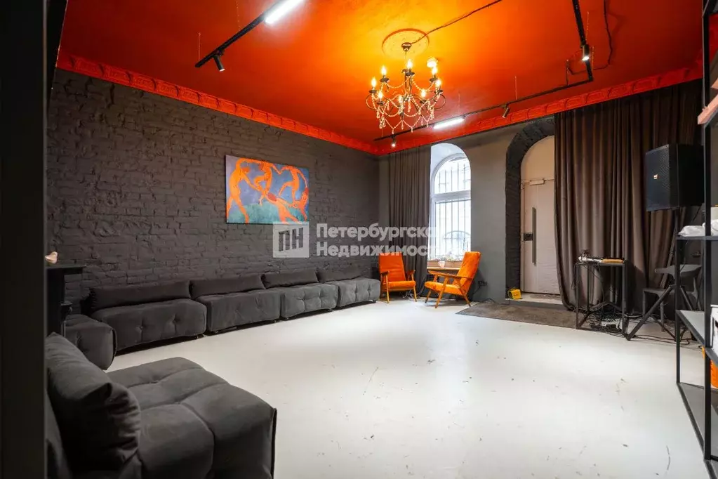 Торговая площадь в Санкт-Петербург 7-я Советская ул., 30 (56 м) - Фото 1